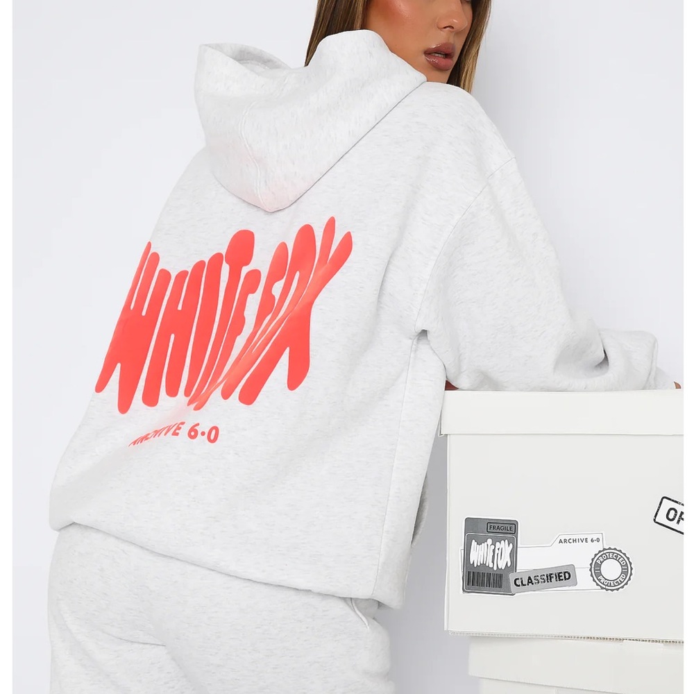white fox archive 6.0 oversized hoodie cloudburst